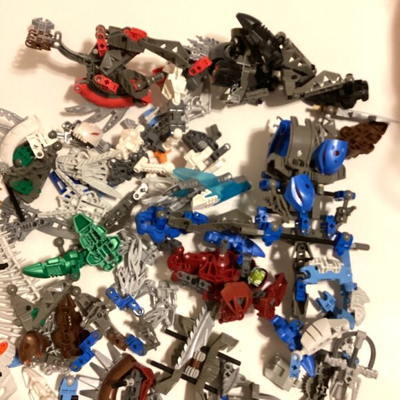A Big Bundle Assortment of Lego Bionicle + Piraka Parts Loose Pieces - Picture 2 of 6